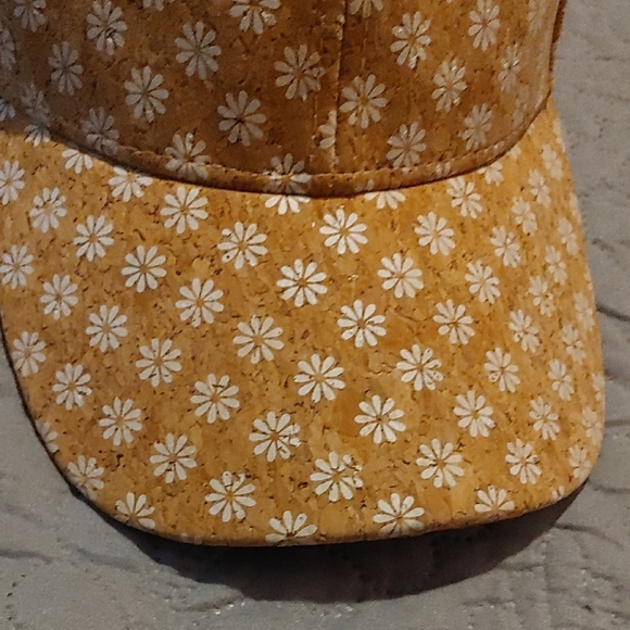 Natural Cork Floral Patterned Cap - Picture 4 of 9